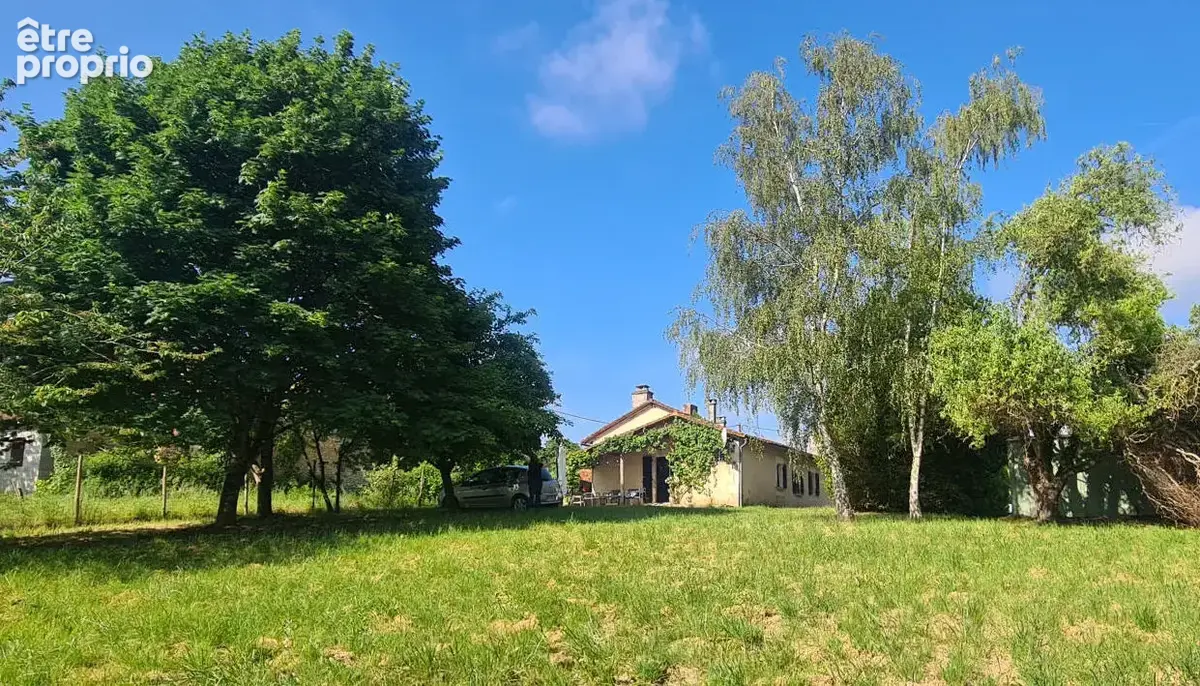 de loin - Maison à BORS(CANTON DE MONTMOREAU-SAINT-CYBARD)