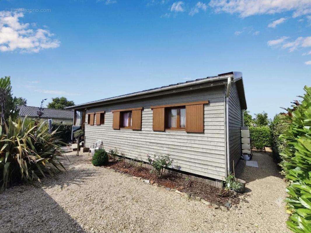 Maison 44 m² à Marzan  - photo 2