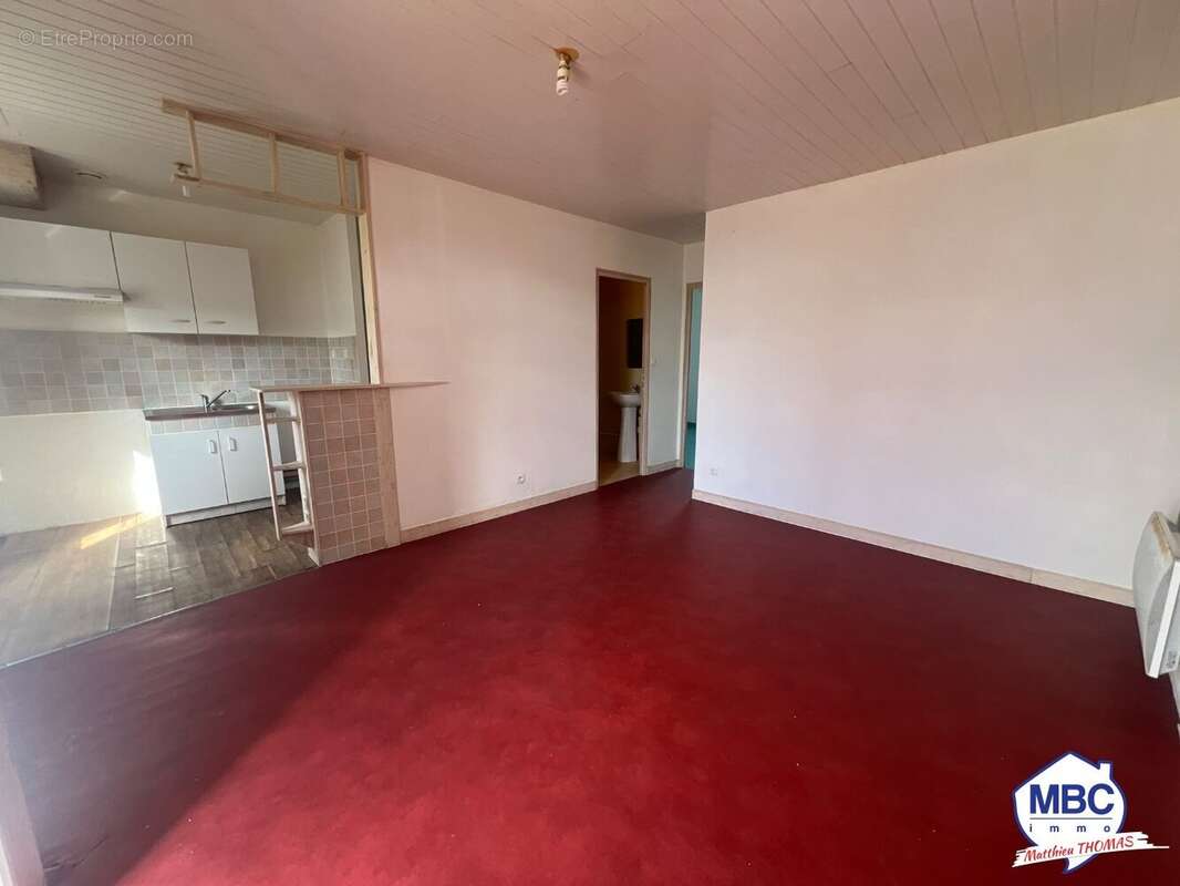 Appartement à MAZIERES-EN-MAUGES