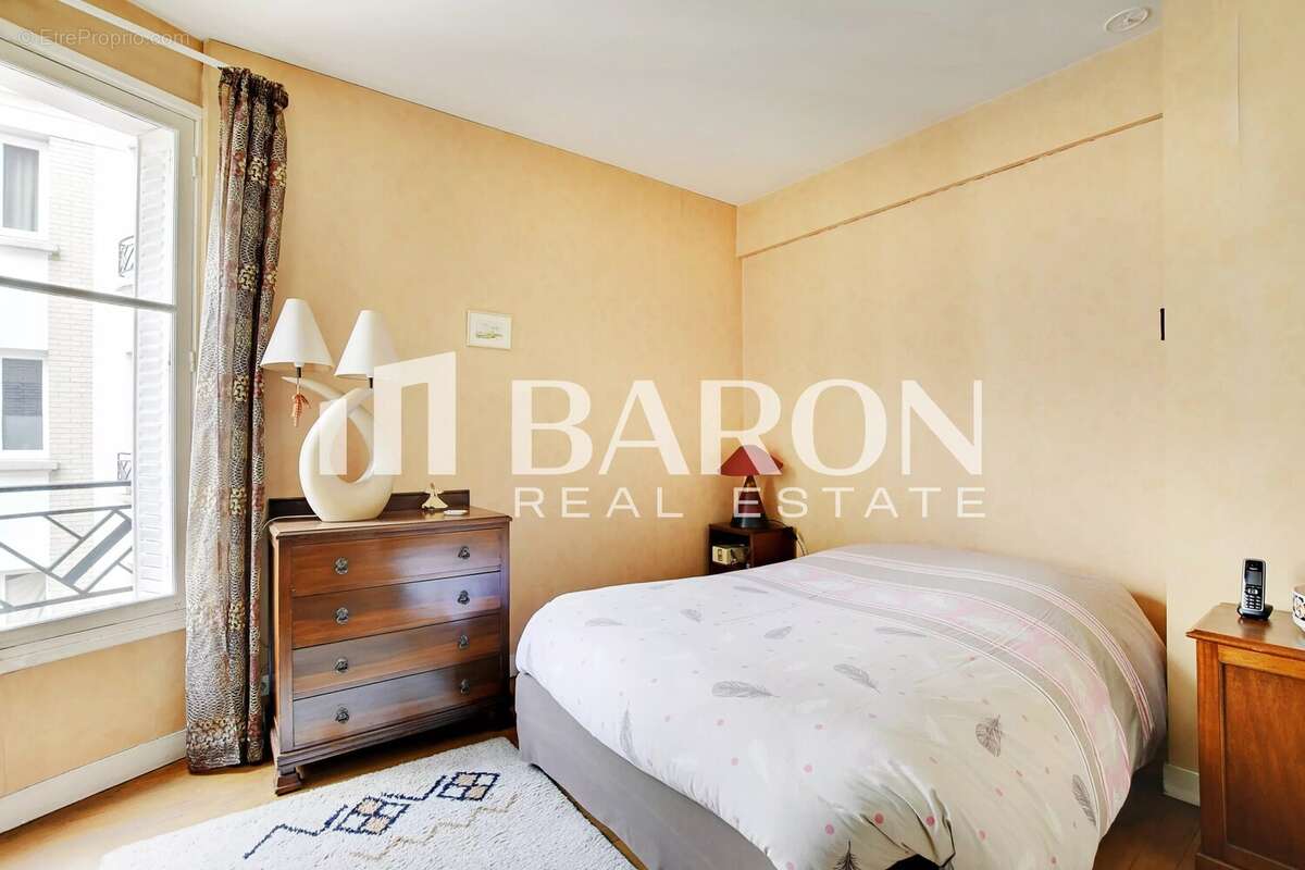 Appartement à PARIS-10E