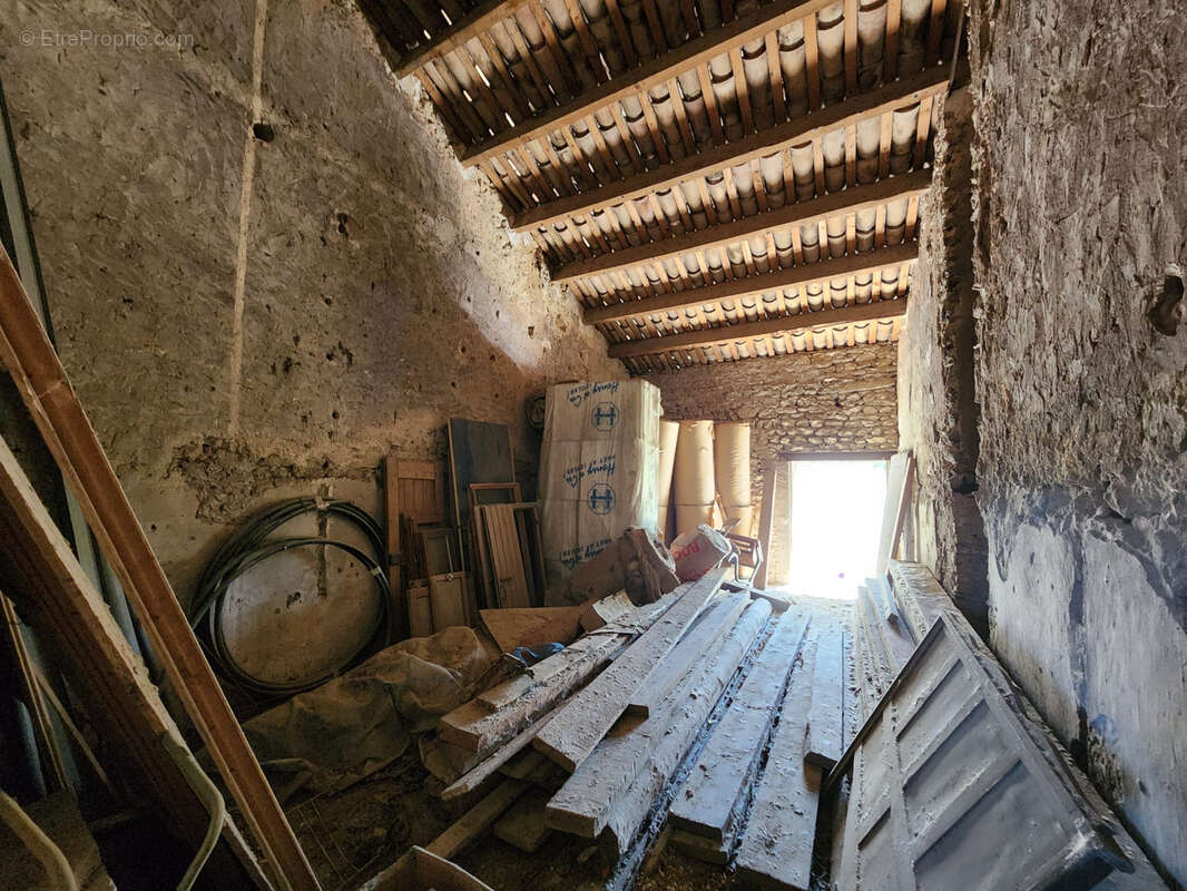 Beau potentiel de rénovation avec possibilité de Duplex et Terrasse - photo 9