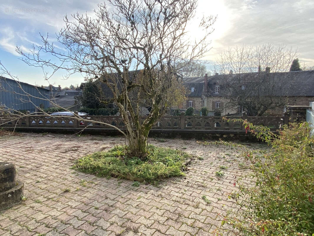 Maison à ARNAC-POMPADOUR