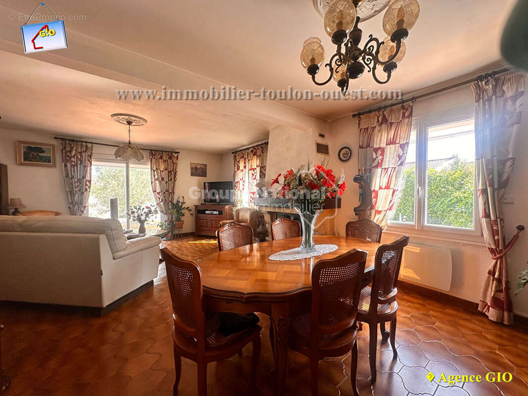 La crau - villa t6 de 118 m² - piscine -  garage - terrain de 600 m² - photo 4