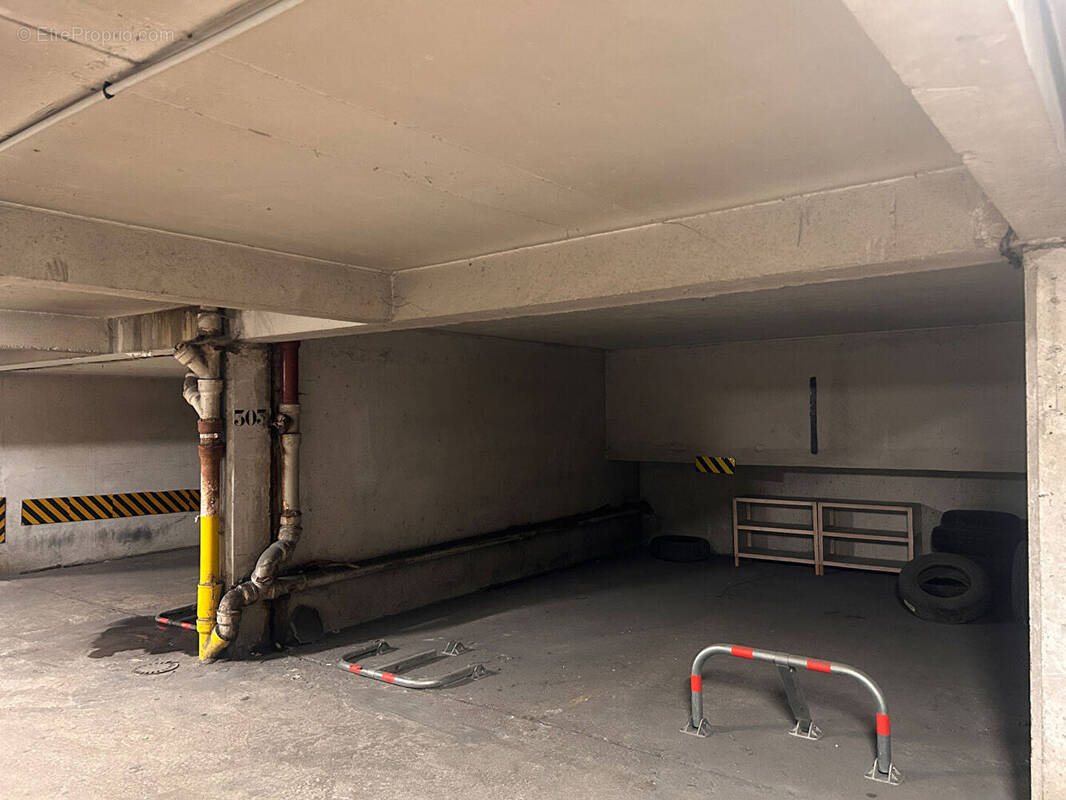Parking à PARIS-16E