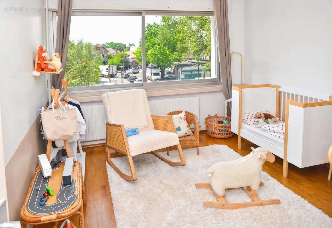 Appartement à LA CELLE-SAINT-CLOUD