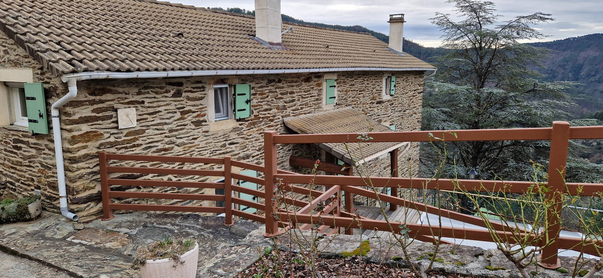 Maison à LE COLLET-DE-DEZE