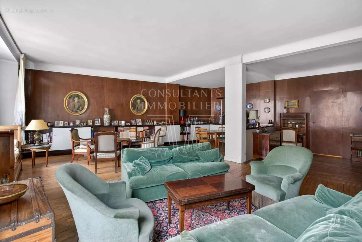 Appartement à PARIS-16E