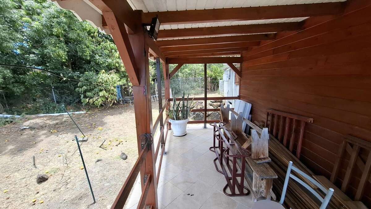 A VENDRE : Villa 2 T2 et 1 T4 (Vieux Habitants - 97119) - photo 9