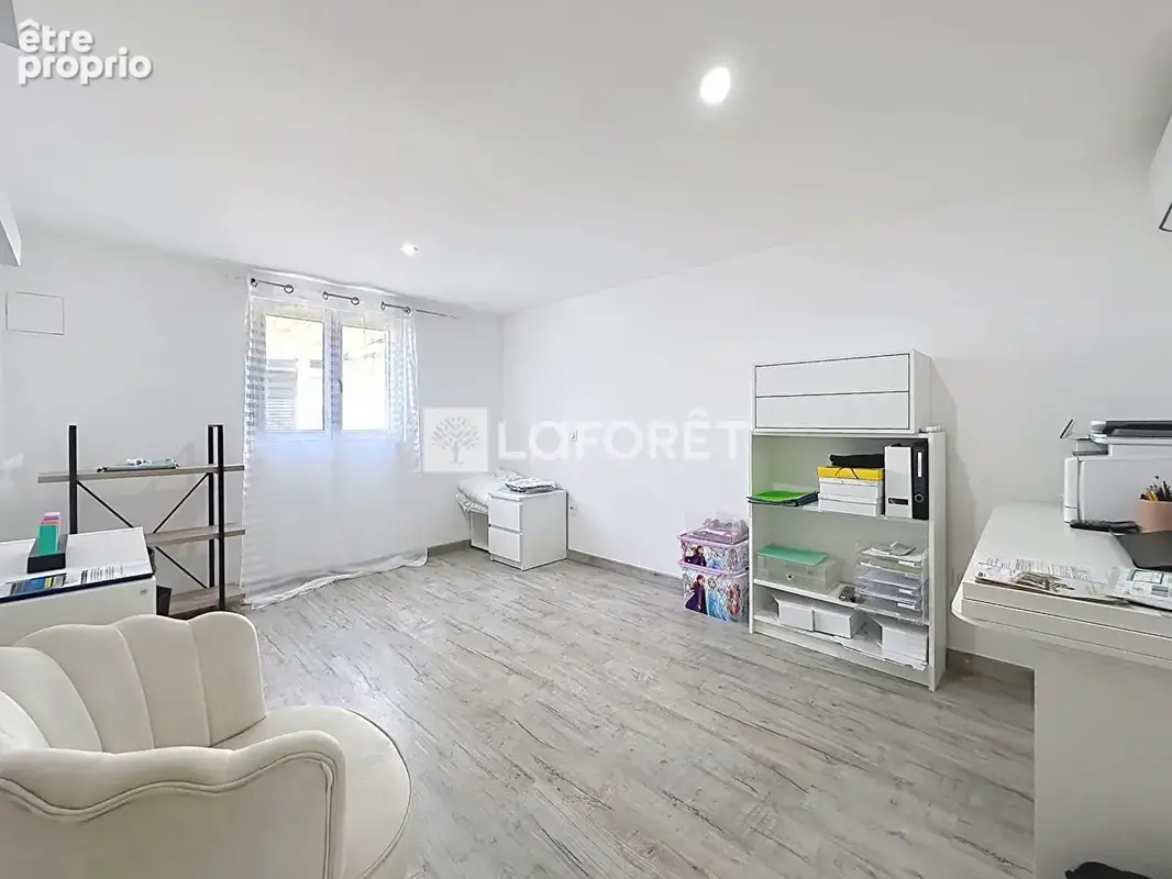 Lunel - Belle villa d'environ 140 m² entièrement rénovée dans un esprit contemporain avec piscine + studio indépendant - photo 13