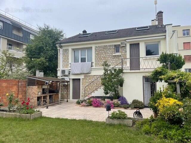 Maison à SARTROUVILLE