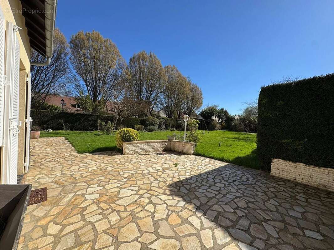 Maison à SAINT-NOM-LA-BRETECHE