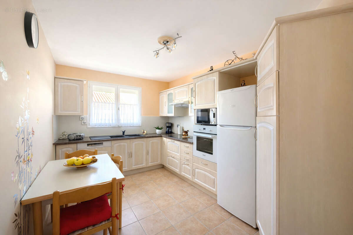 Maison à SAINT-LAURENT-DE-LA-SALANQUE