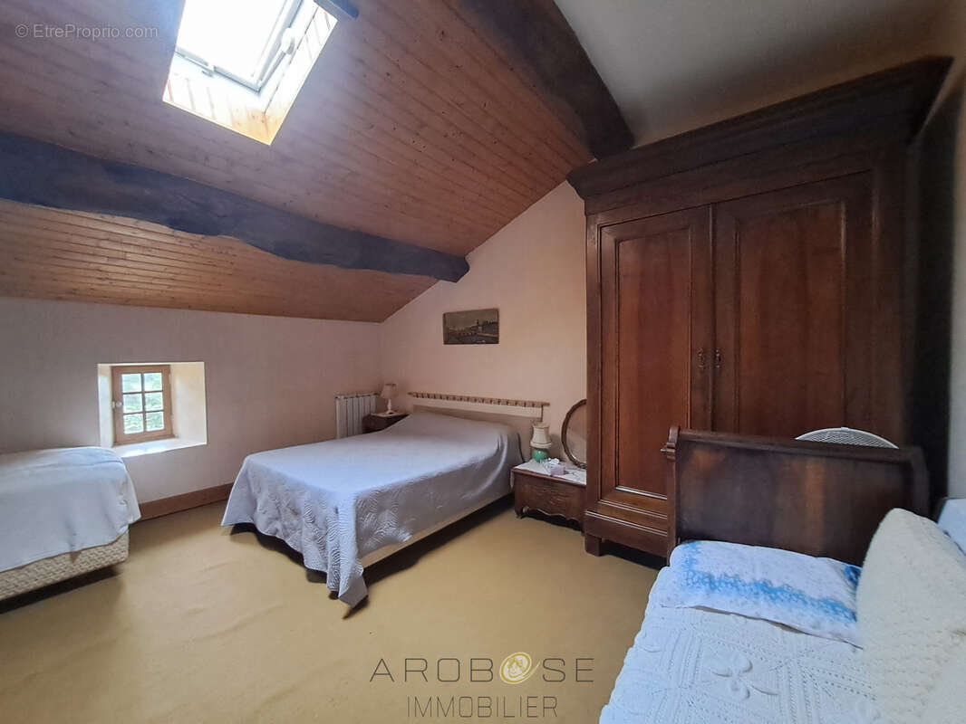 Maison familiale en pierre avec vue panoramique, verger et dépendances. - photo 13
