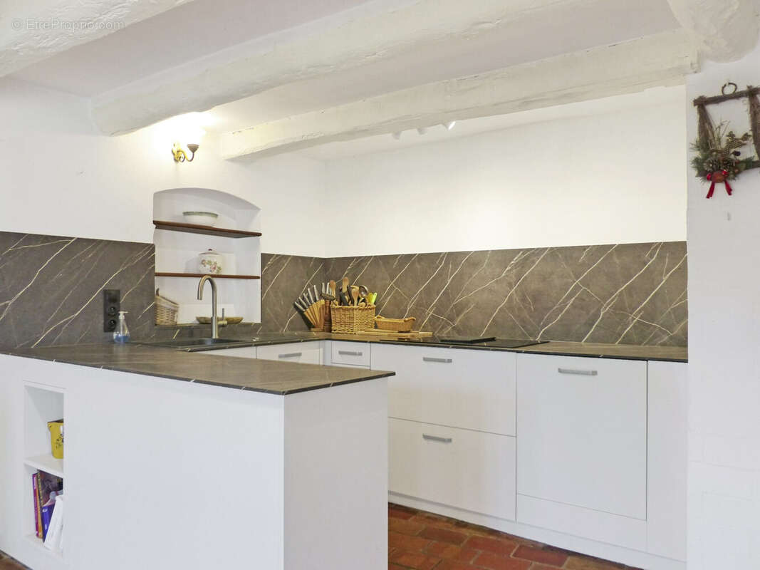 Maison 325 m² à La Roquebrussanne  - photo 8