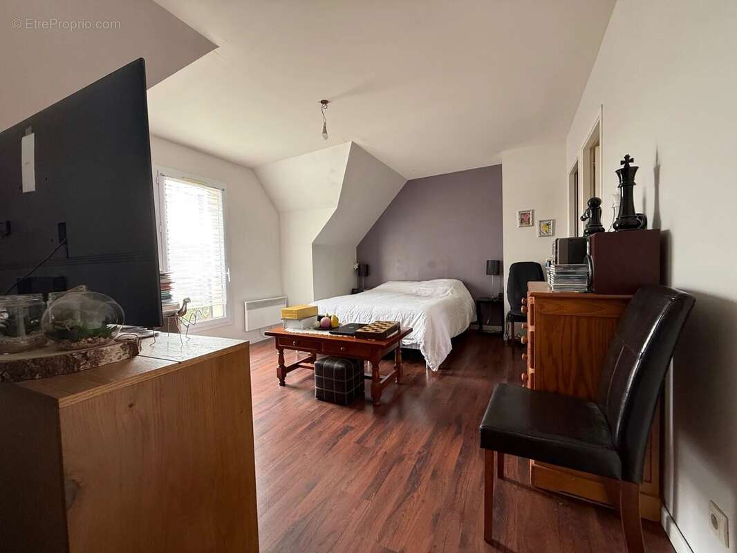 Maison à OLLAINVILLE