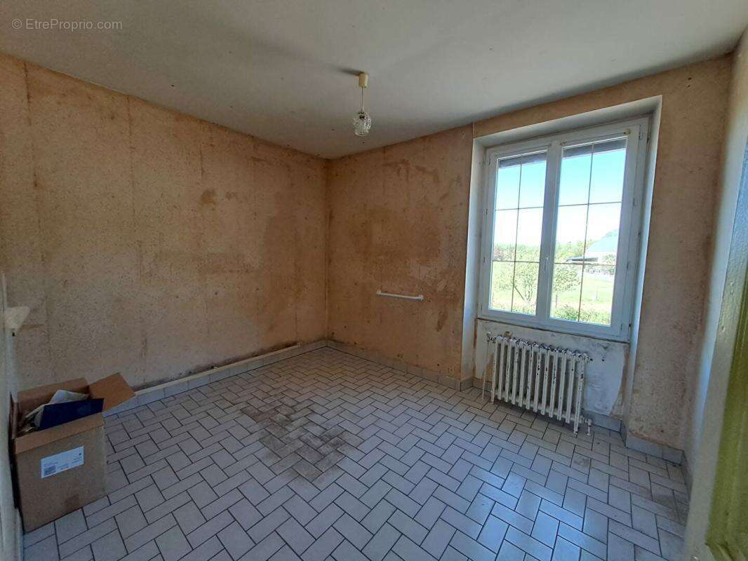 Maison à COUCY-LE-CHATEAU-AUFFRIQUE