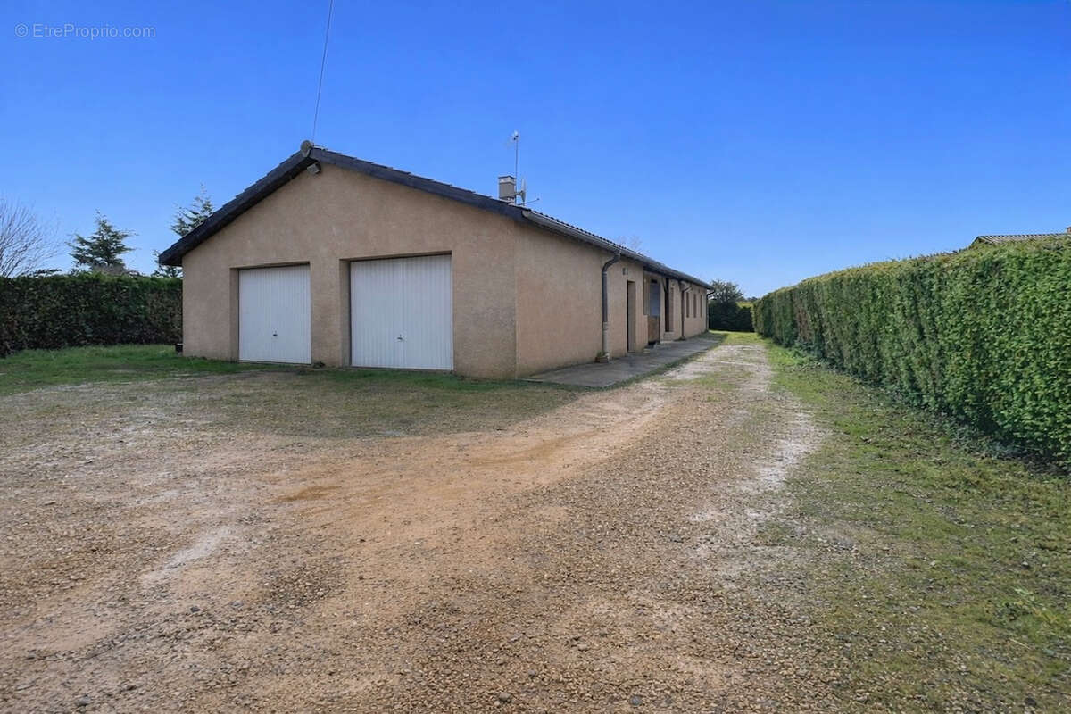 Villa de plain pied, 4 chambres, double garage - 01190 GORREVOD - photo 2