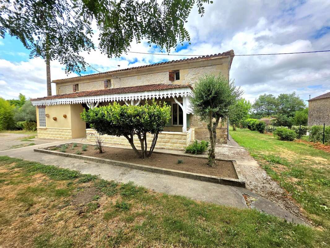 Le Vieux Chai– Spacieuse maison en pierre avec grange rénovée et vue panoramique - photo 17