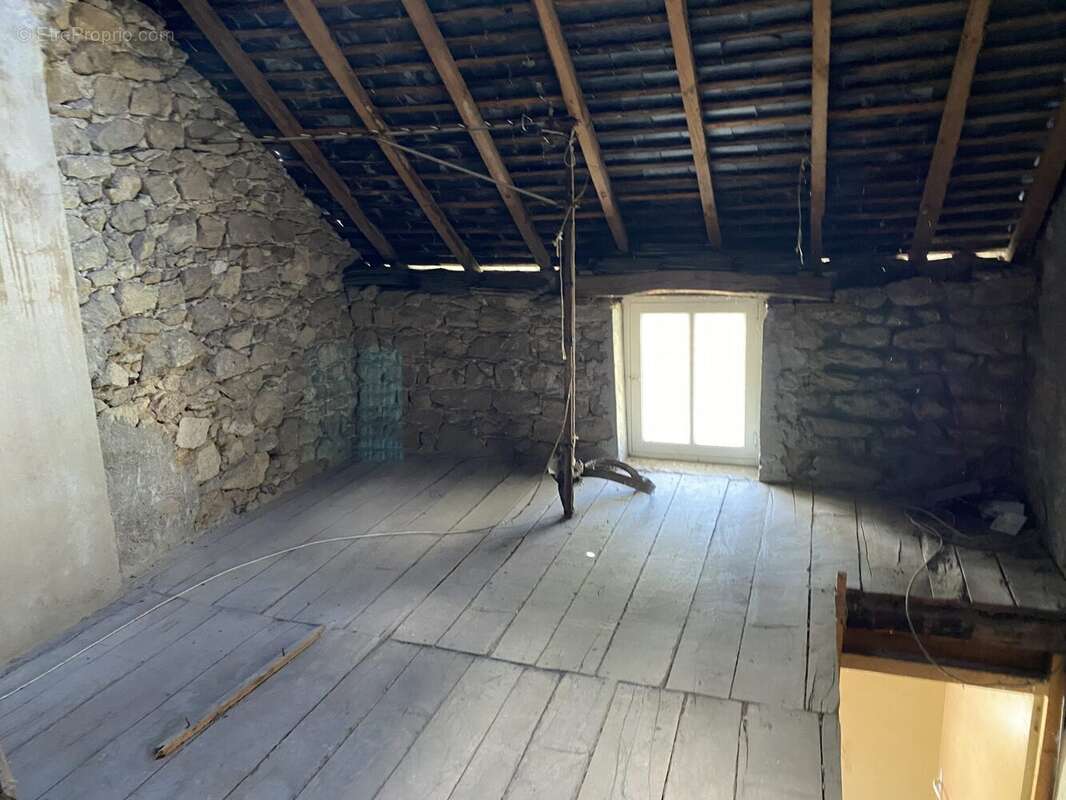 Maison à PEYRAT-LE-CHATEAU