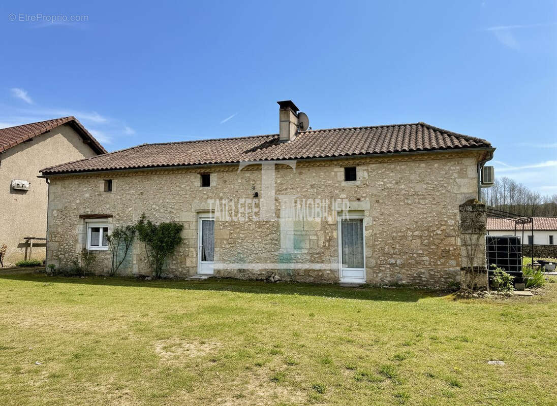 Maison à ANTONNE-ET-TRIGONANT