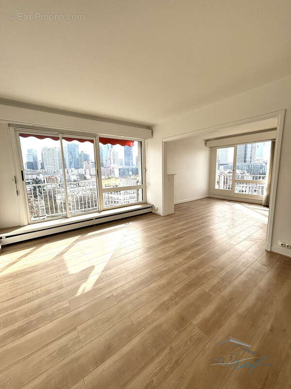 Appartement à COURBEVOIE