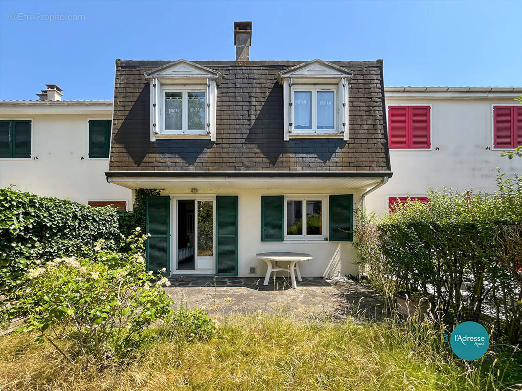 Maison à MENNECY