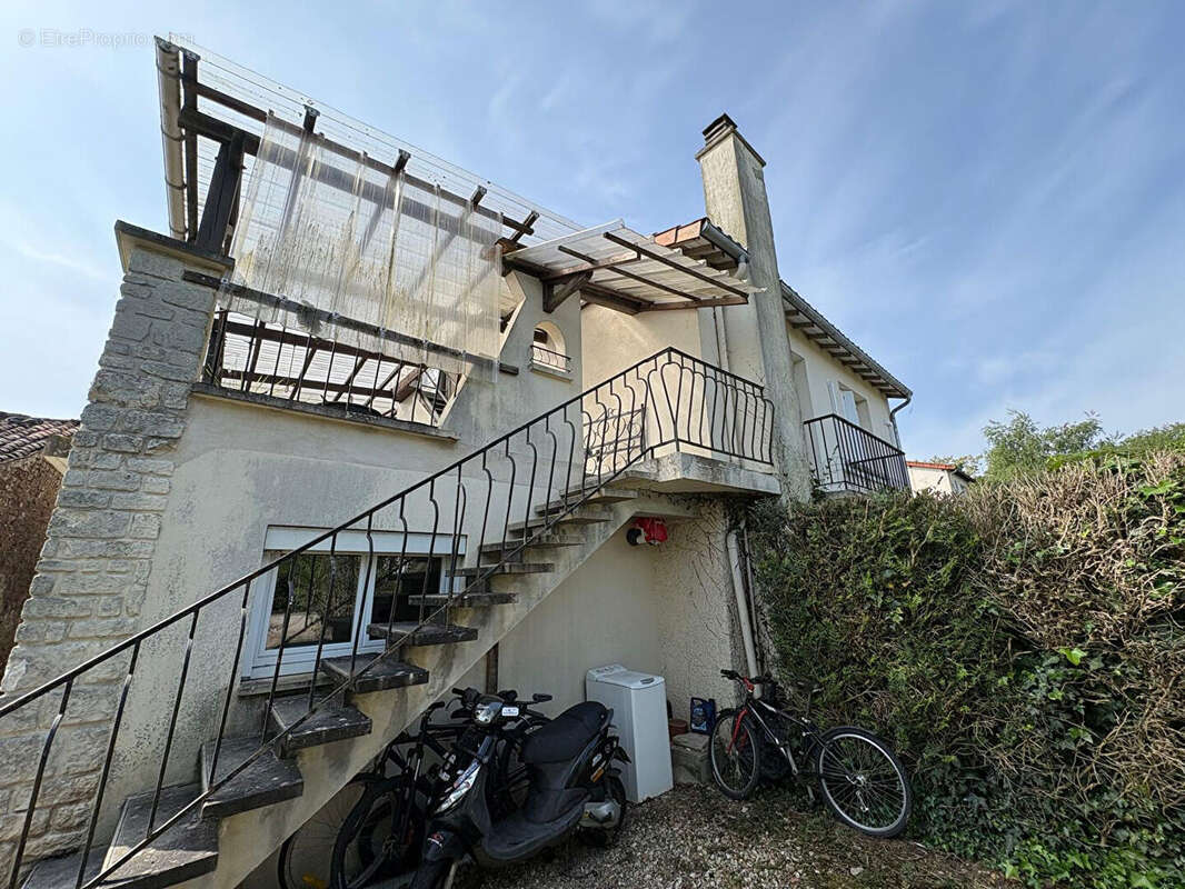 Appartement à VOUNEUIL-SOUS-BIARD