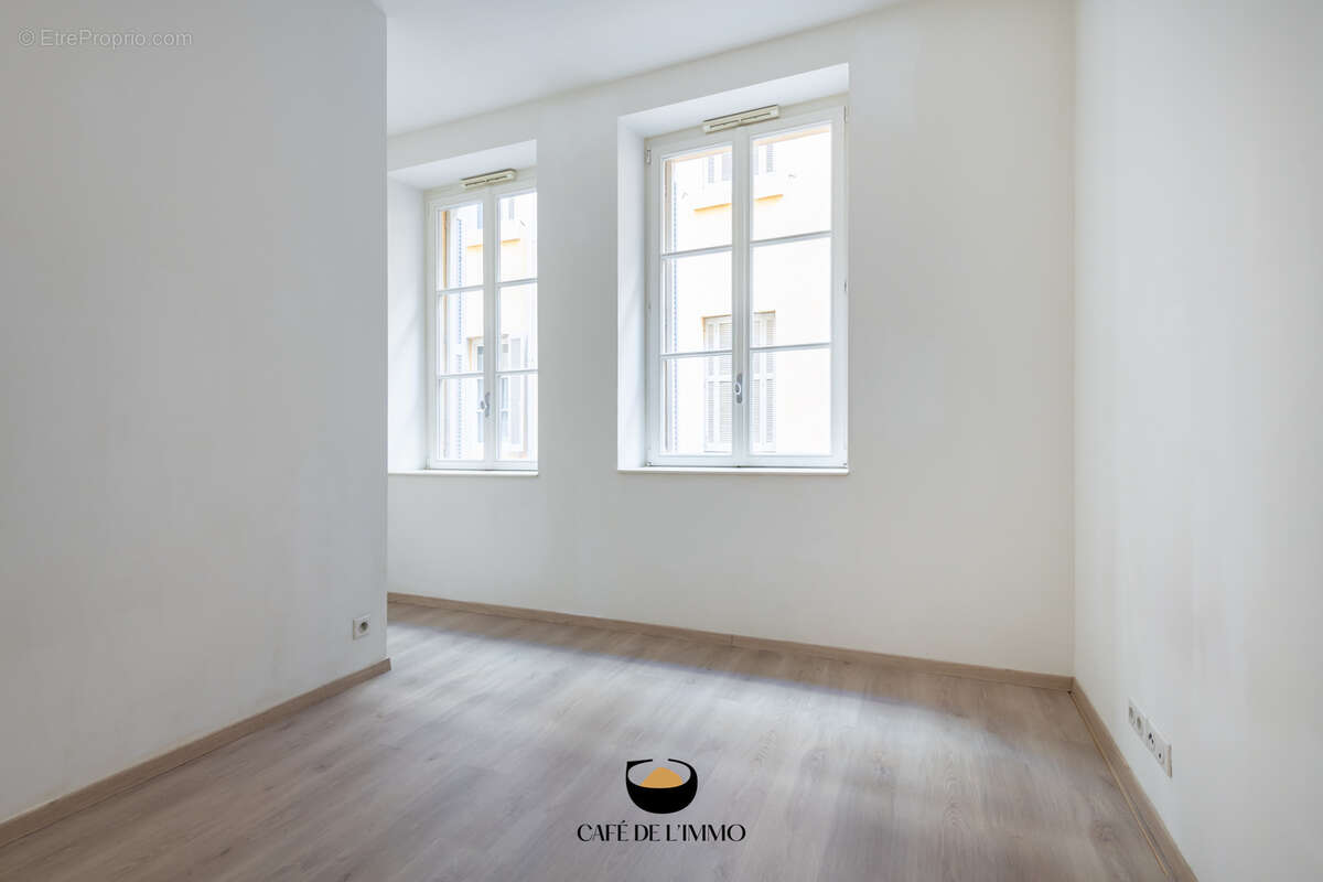 Appartement à MARSEILLE-2E