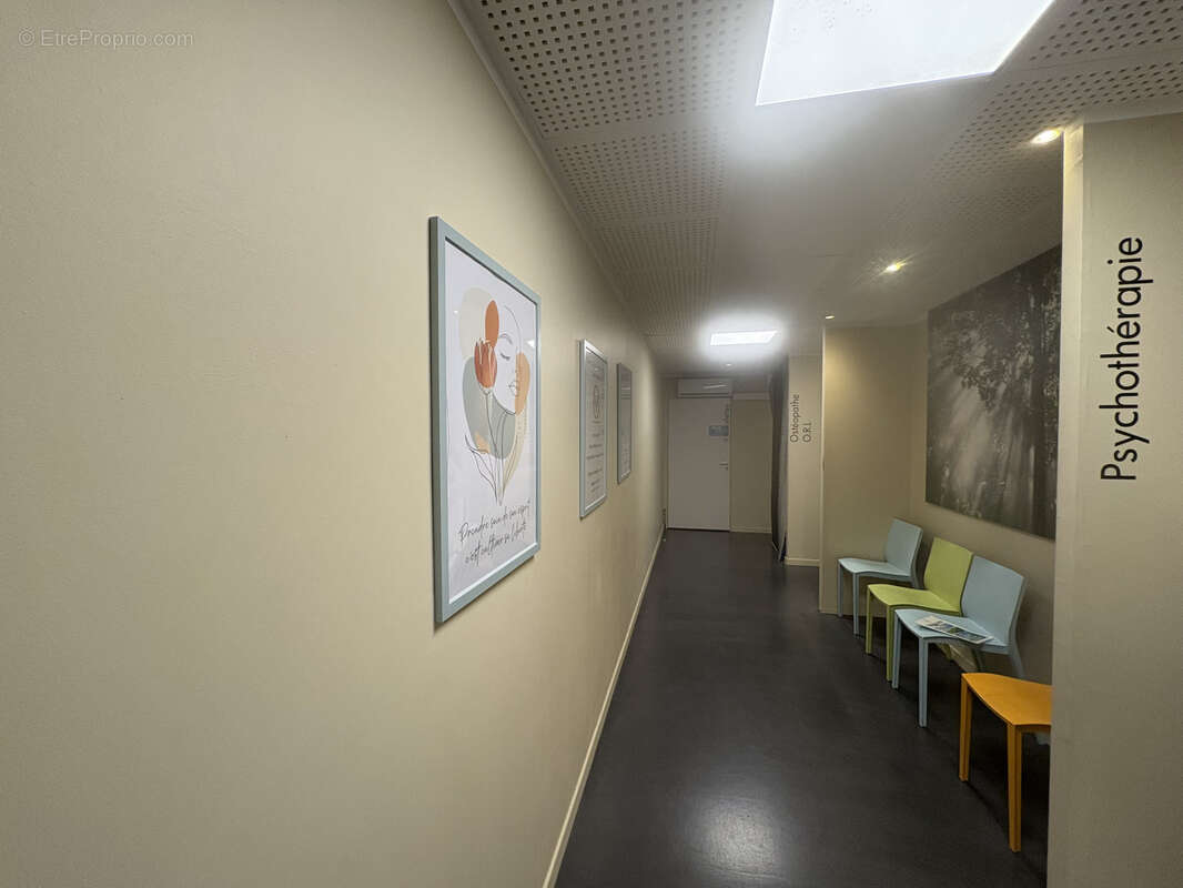 Local professionnel - centre ville - brignoles - photo 3