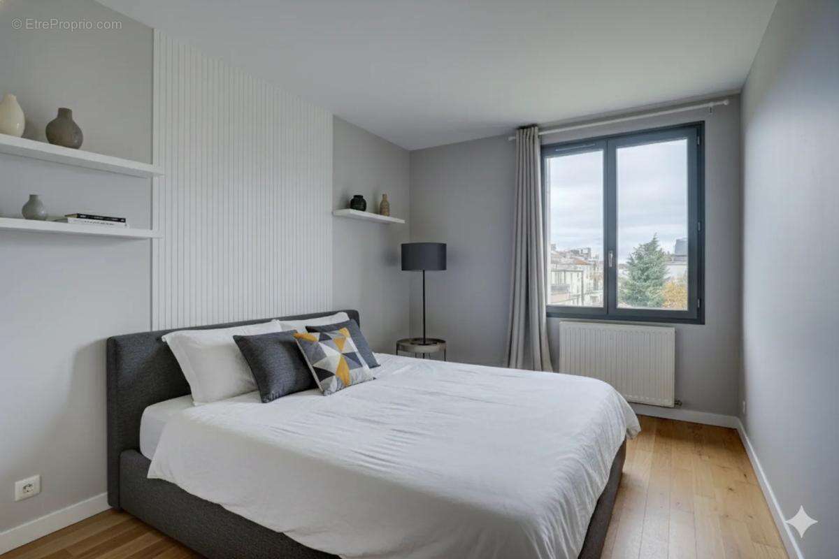 Appartement à COURBEVOIE
