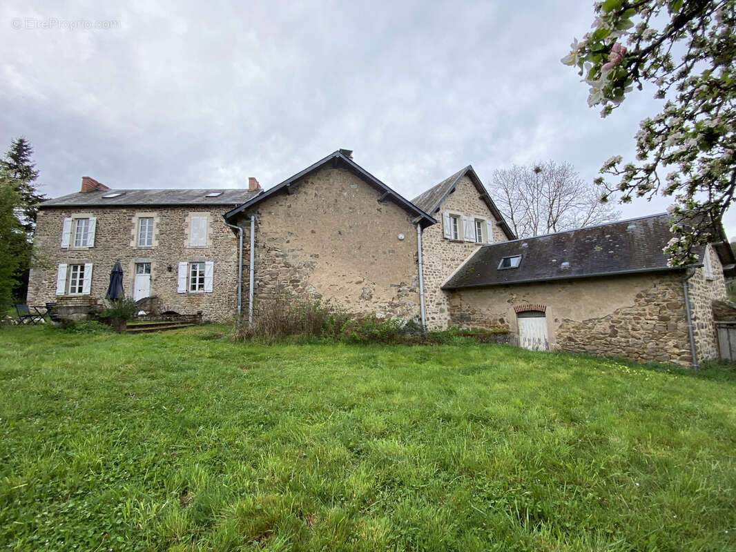 Maison à MONTREUILLON