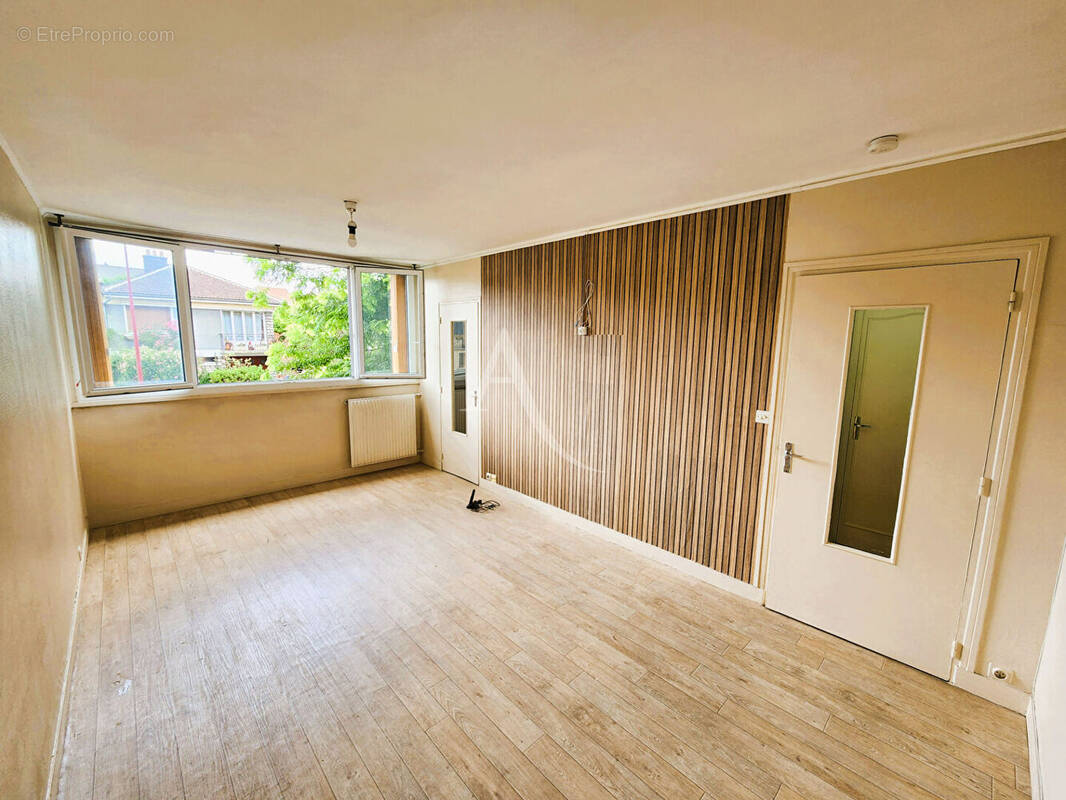 Appartement à FRESNES