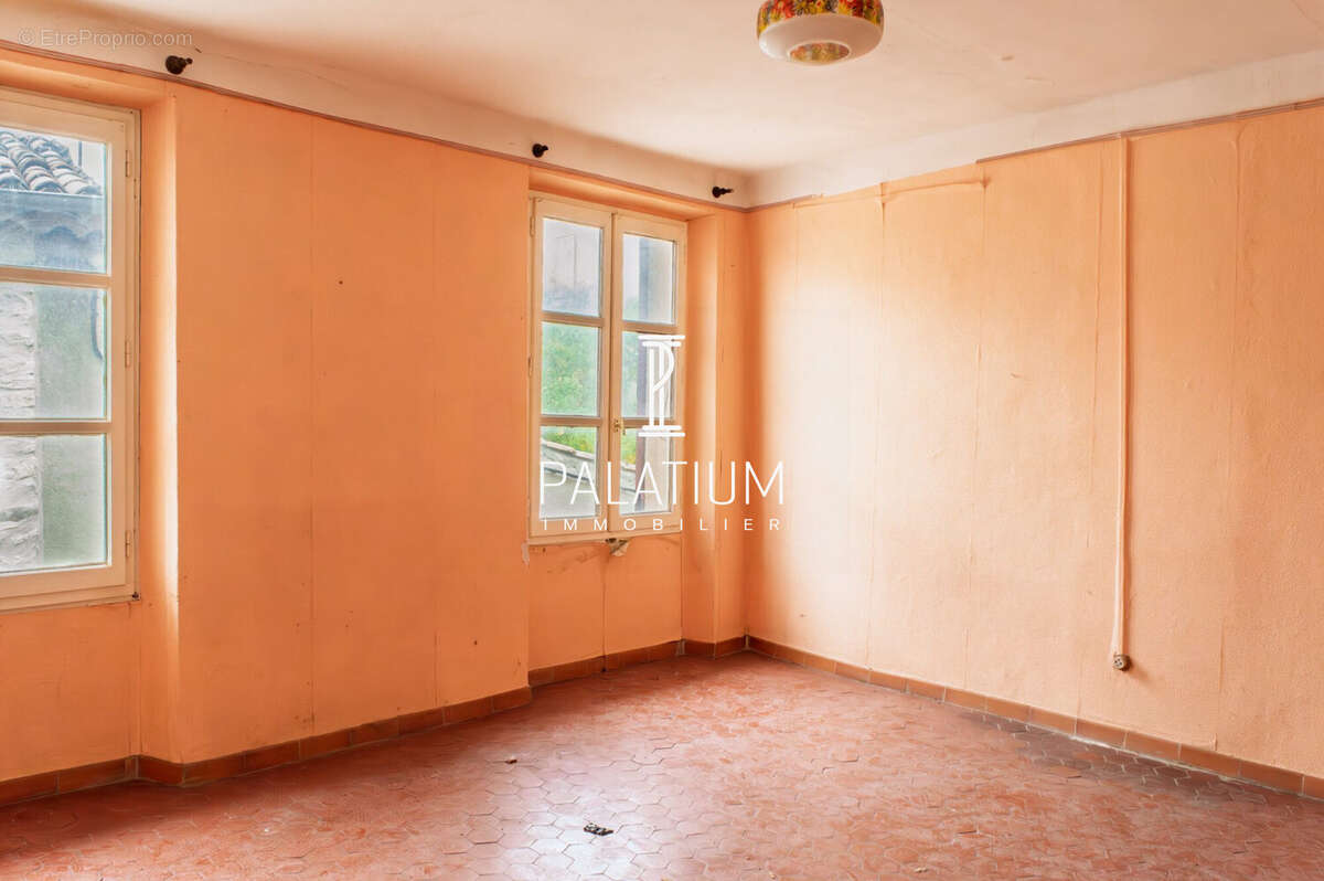 Appartement à PEYRUIS