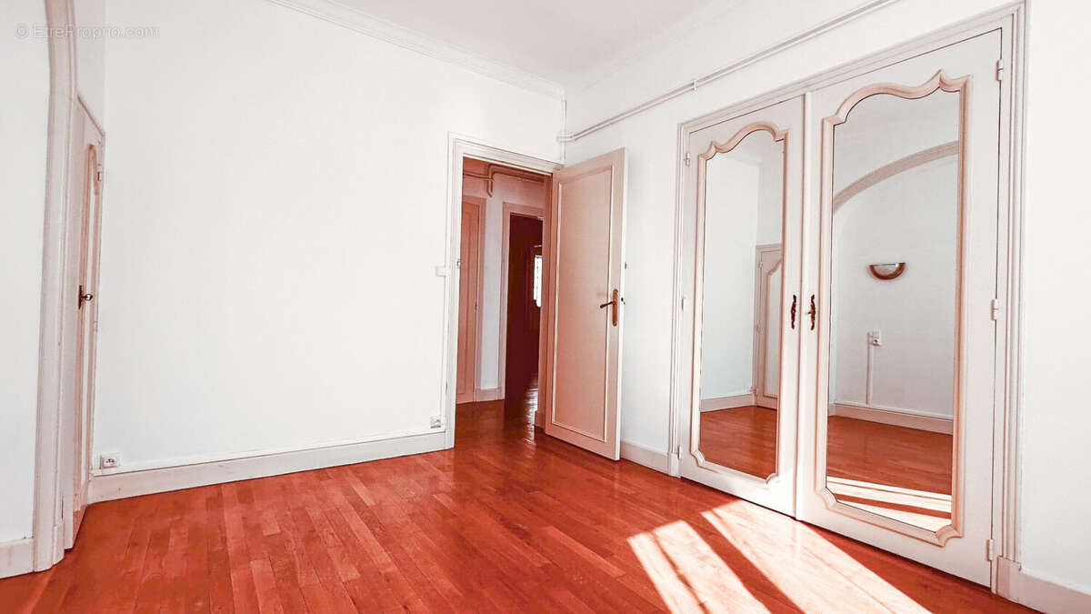 Appartement 107 m² à Vichy  - photo 8