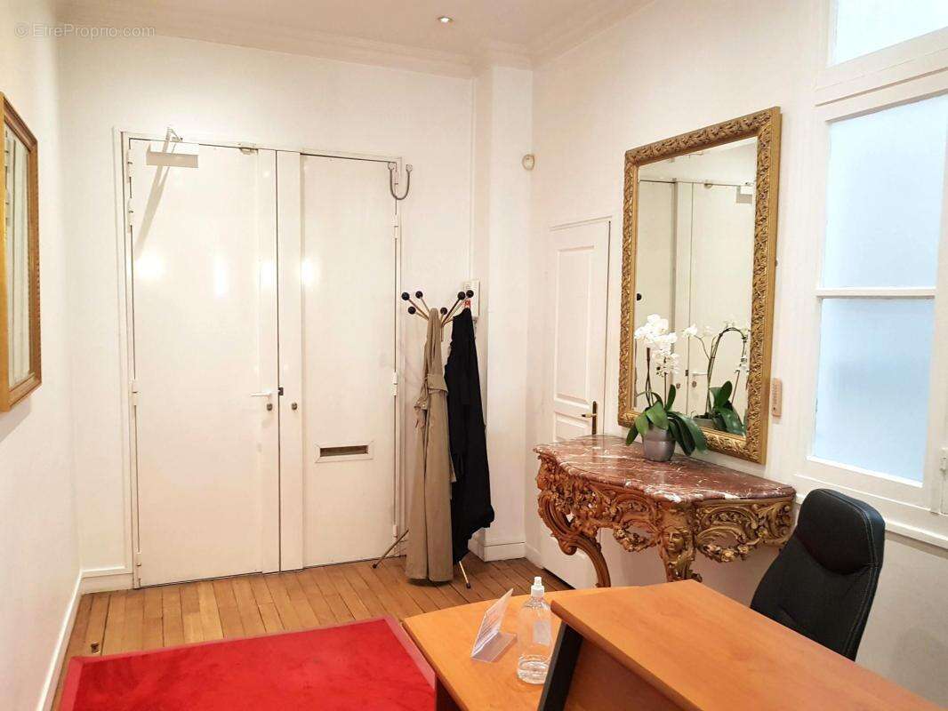 Commerce à PARIS-9E