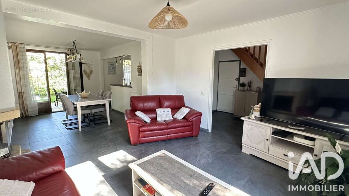 Maison 105 m² à Sainte-Genevieve-Des-Bois  - photo 4