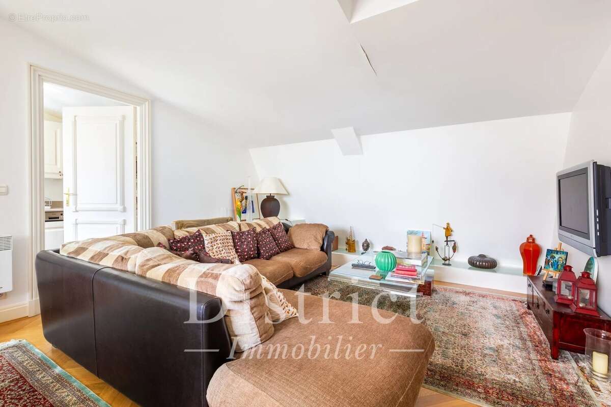Appartement à PARIS-8E