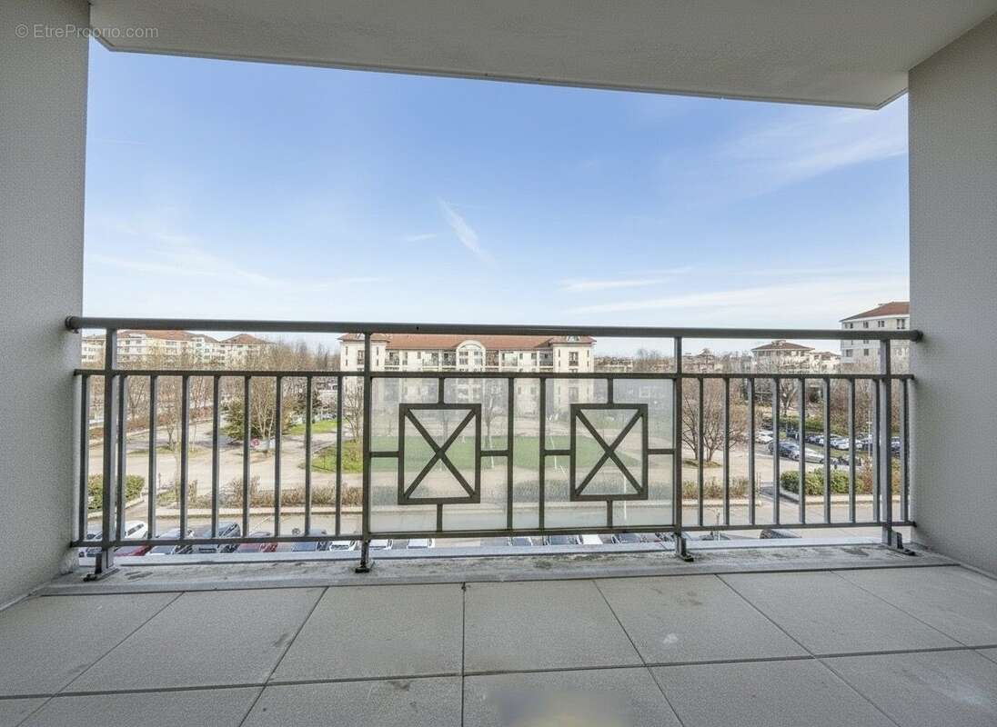 Balcon - Appartement à BUSSY-SAINT-GEORGES