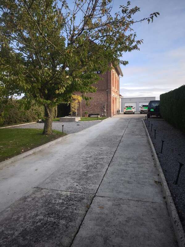Photo 2 - Maison à ETREILLERS