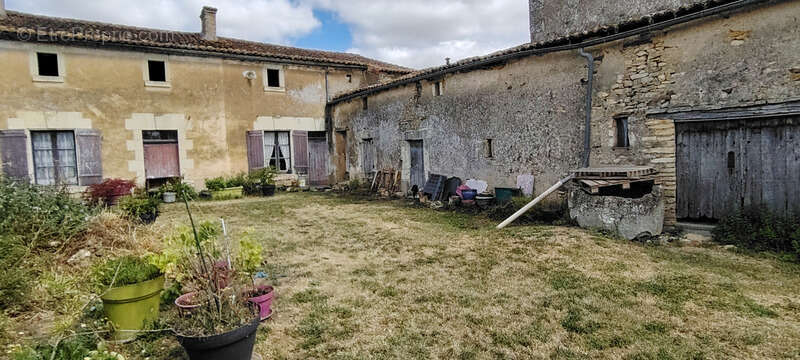 Maison à vendre 2 pièces SAINT JOUIN DE MARNES (79) - photo 8