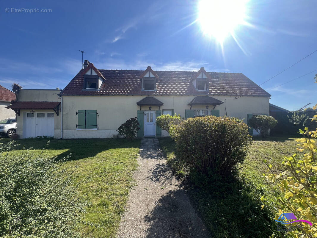 FACADE AVANT - Maison à SAINT-SATURNIN