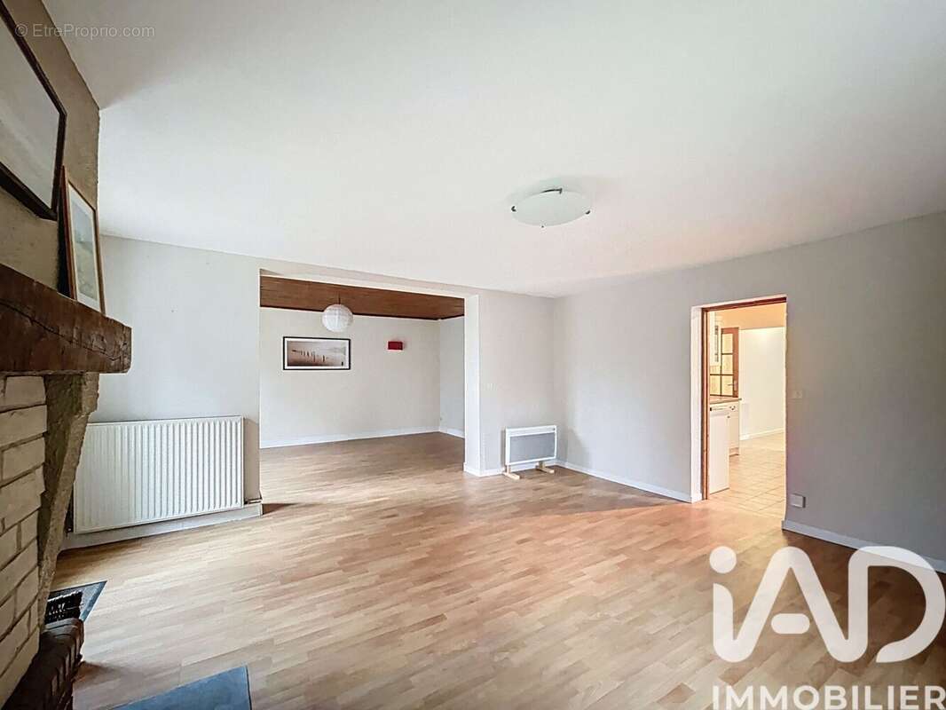 Maison 100 m² à Saint-Laurent-Des-Hommes  - photo 3