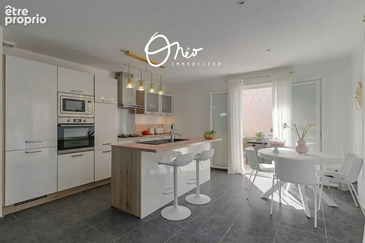 Givors - Maison à vendre - Plain-pied 4 pièces 89 m² + Garage - photo 6