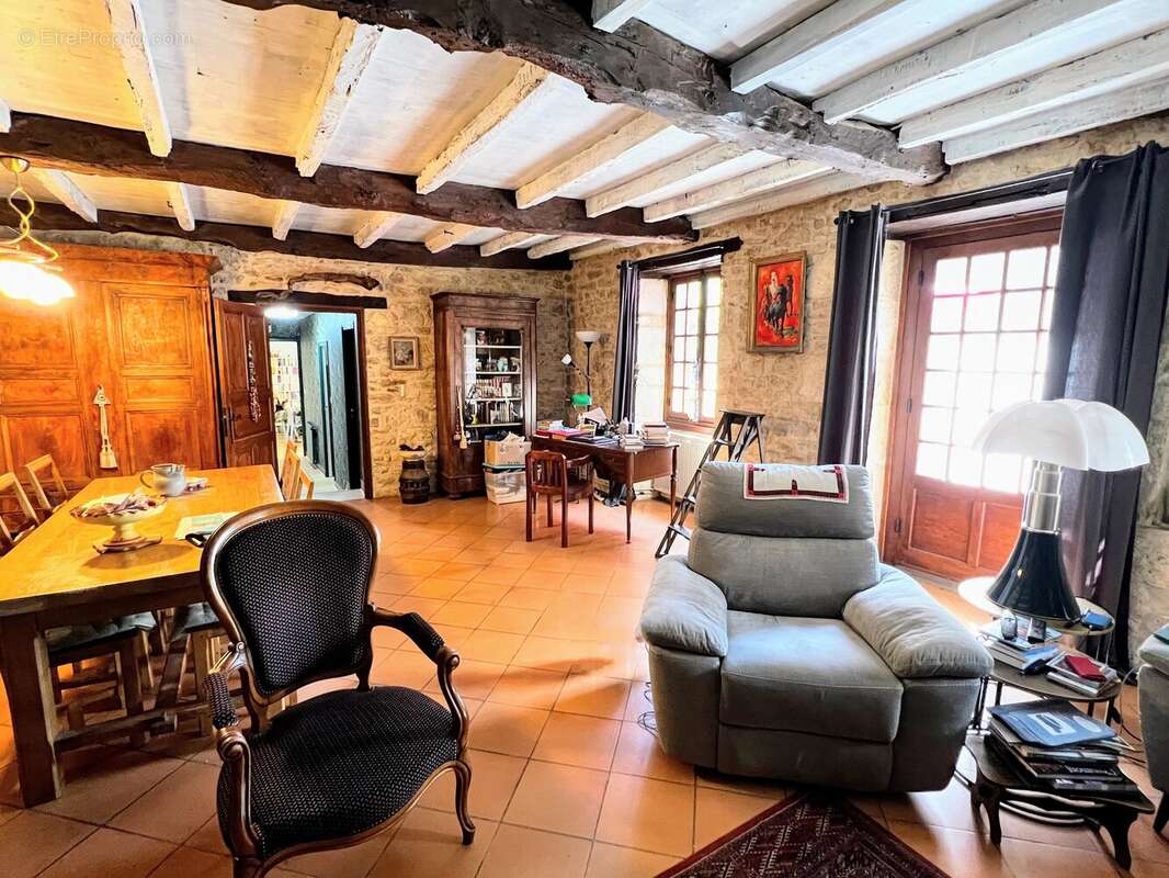 Maison à COULAURES