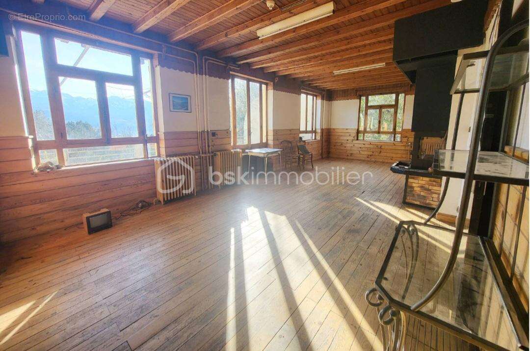***Opportunité rare pour investisseurs *-*vaste bâtisse de caractère à Embrun-*** - photo 9