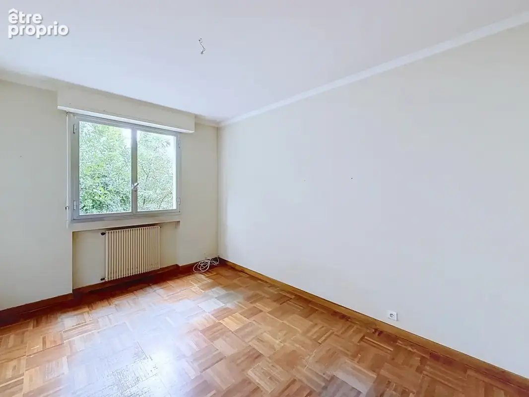 Vence   à 5 minutes à pied du centre-ville, spacieux 3 pièces avec vue mer, terrasses et garage fermé - photo 10