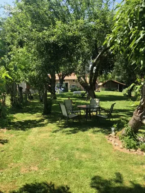 Maison de village en pierres avec agreable jardin et grange - photo 4