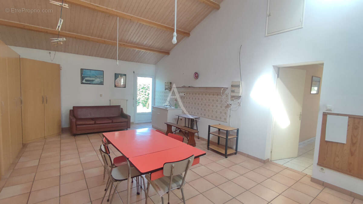 Maison plain-pied 138m² au coeur du Poiré-sur-Vie : volumes, potentiel et emplacement privilégié - photo 11