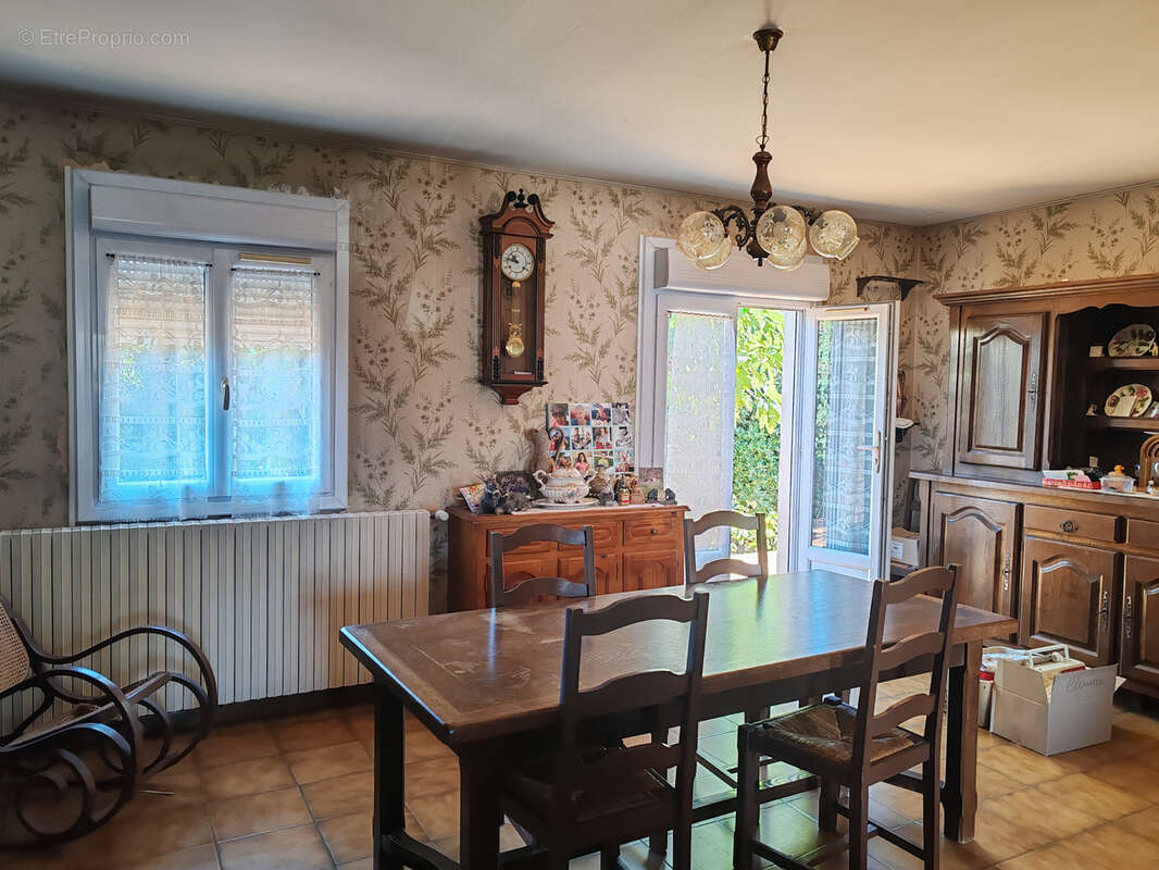 Villa T5 terrain clos et arboré de 416 m2- Quartier Mayolle - photo 8