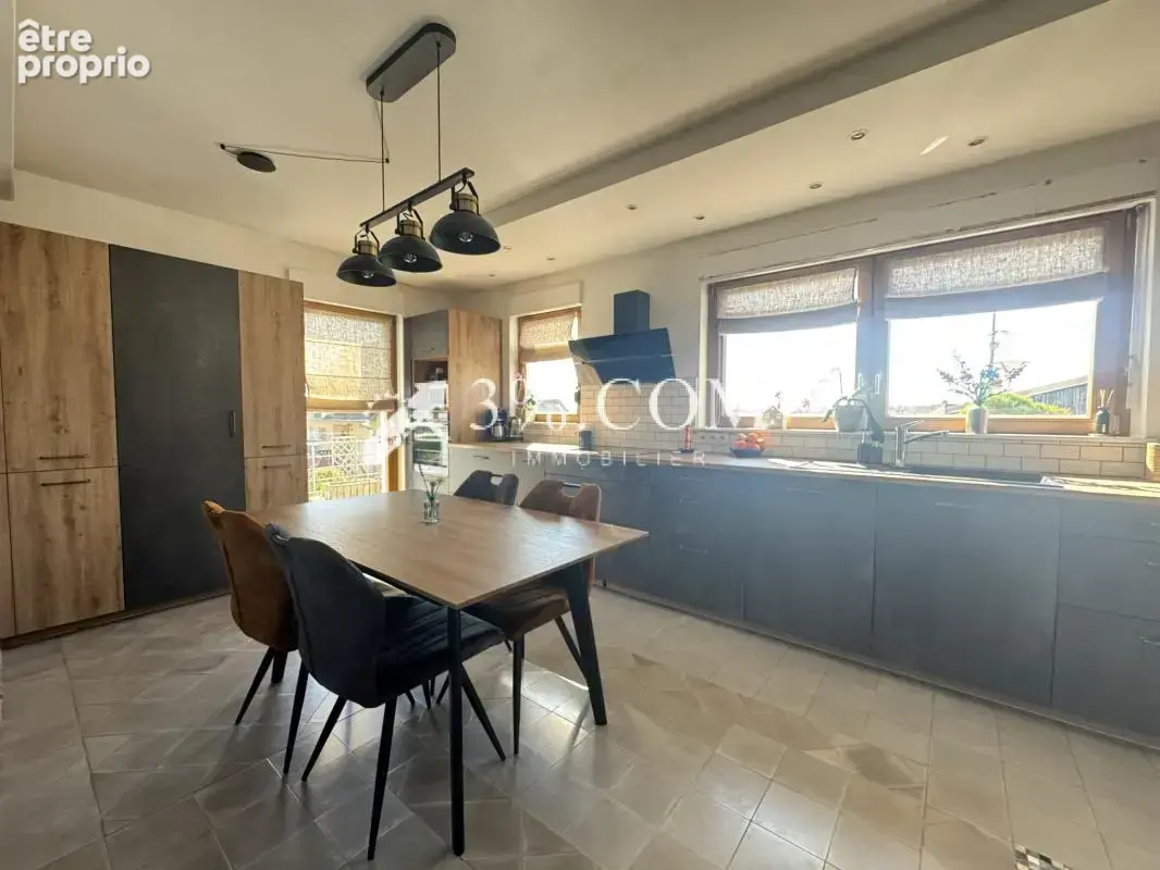 3%COM Jolie maison avec 4 chambres - 3 salles de bain - jard - photo 2